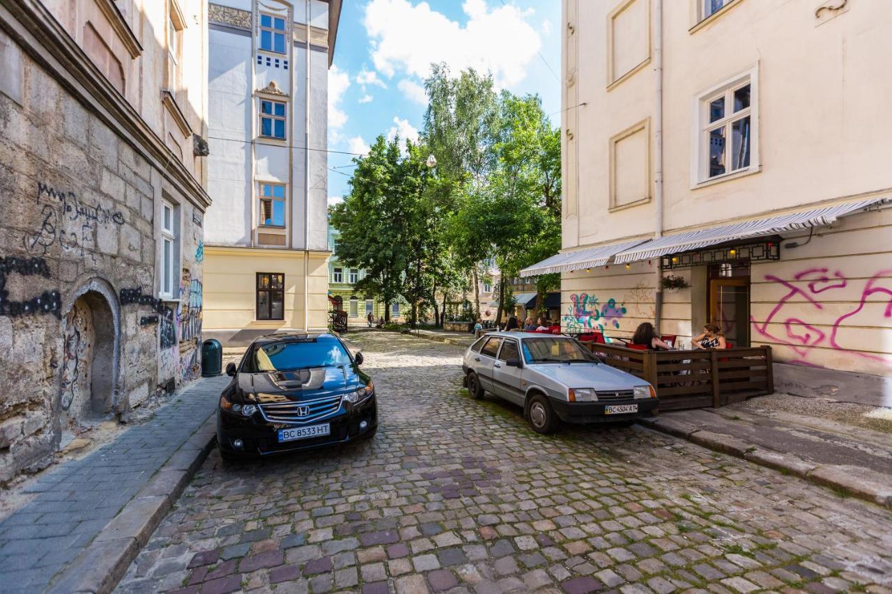 Квартира Подобово На Площі Ринок 39 Сам Центр Львова Exterior photo